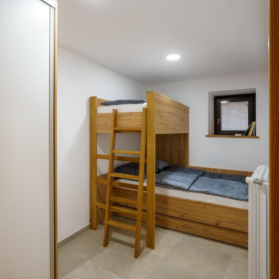 Guest House Zerjal Podnanos Экстерьер фото